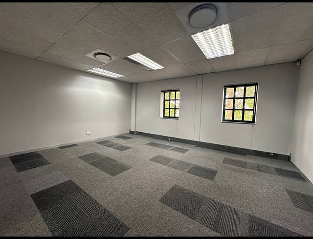 5,800M² OFFICE FOR SALE IN SUNNINGHILL
